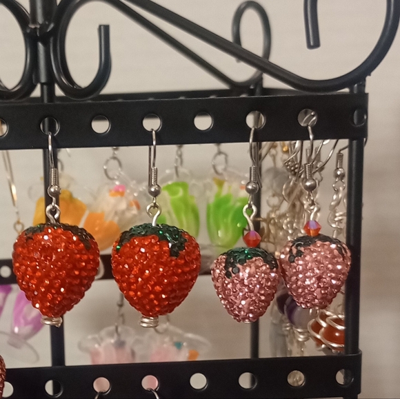 Free Shipping! Rhinestone strawberry earrings. Hand Crafted - Picture 9 of 9